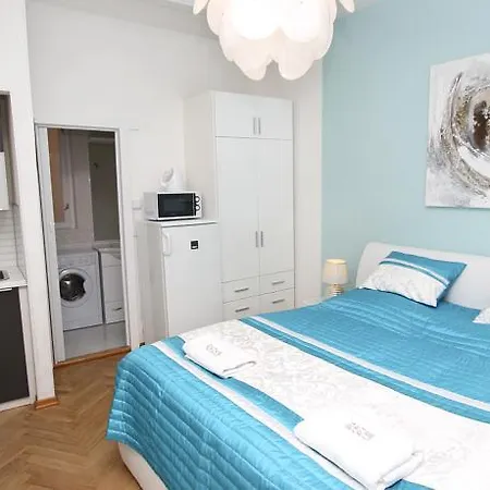 Saturn 7 Apartment